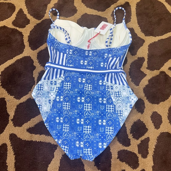 Solid and striped once piece - Picture 4 of 6